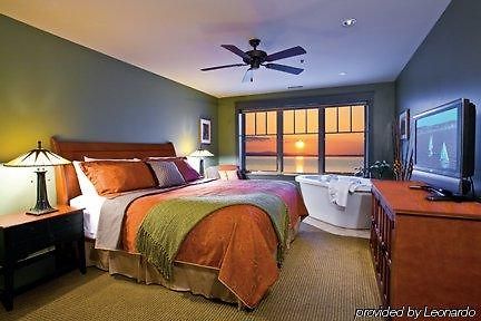 Tamarack Lodge Acme Room photo