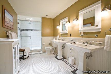 Tamarack Lodge Acme Room photo